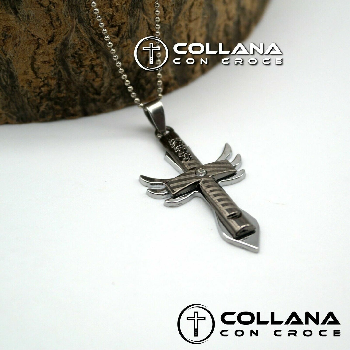 Collana con pendente Ciondolo a Croce con le Ali con Punto Luce e scritta Kiss
